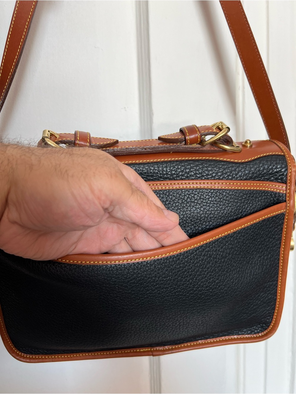 Vintage Dooney & Bourke AWL Black Leather Large Carrier Crossbody Bag -Excellent - Picture 10 of 16
